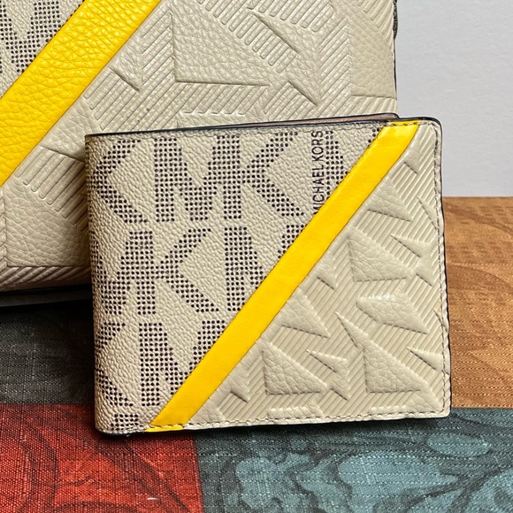 Michael Kors Cooper MK Leather Billfold wallet - Picture 2 of 5